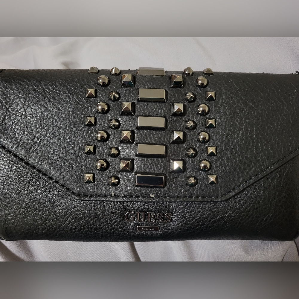 Guess Wallet - Picture 1 of 5
